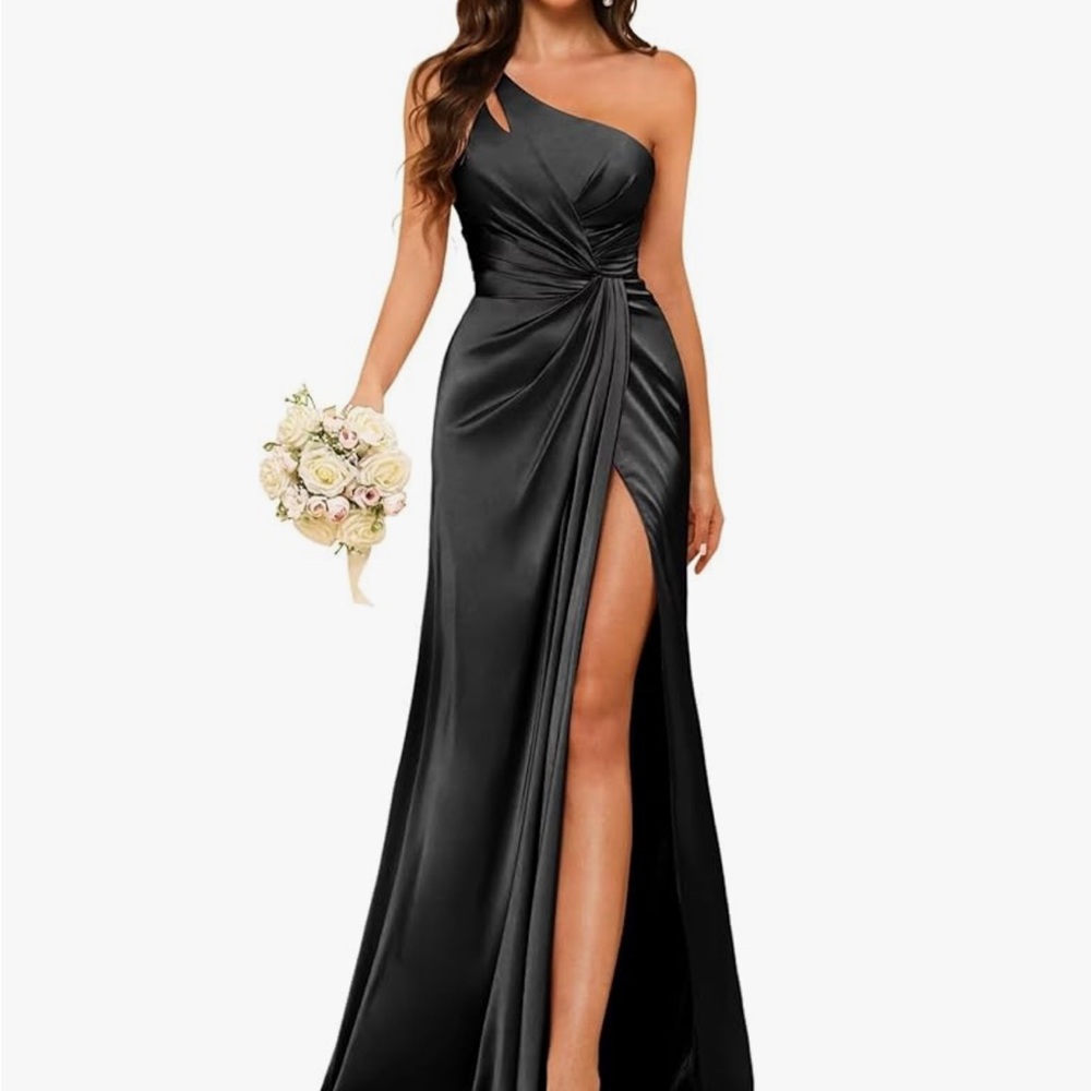 Source Unknown Sleek Black One-Shoulder Gown - image 1